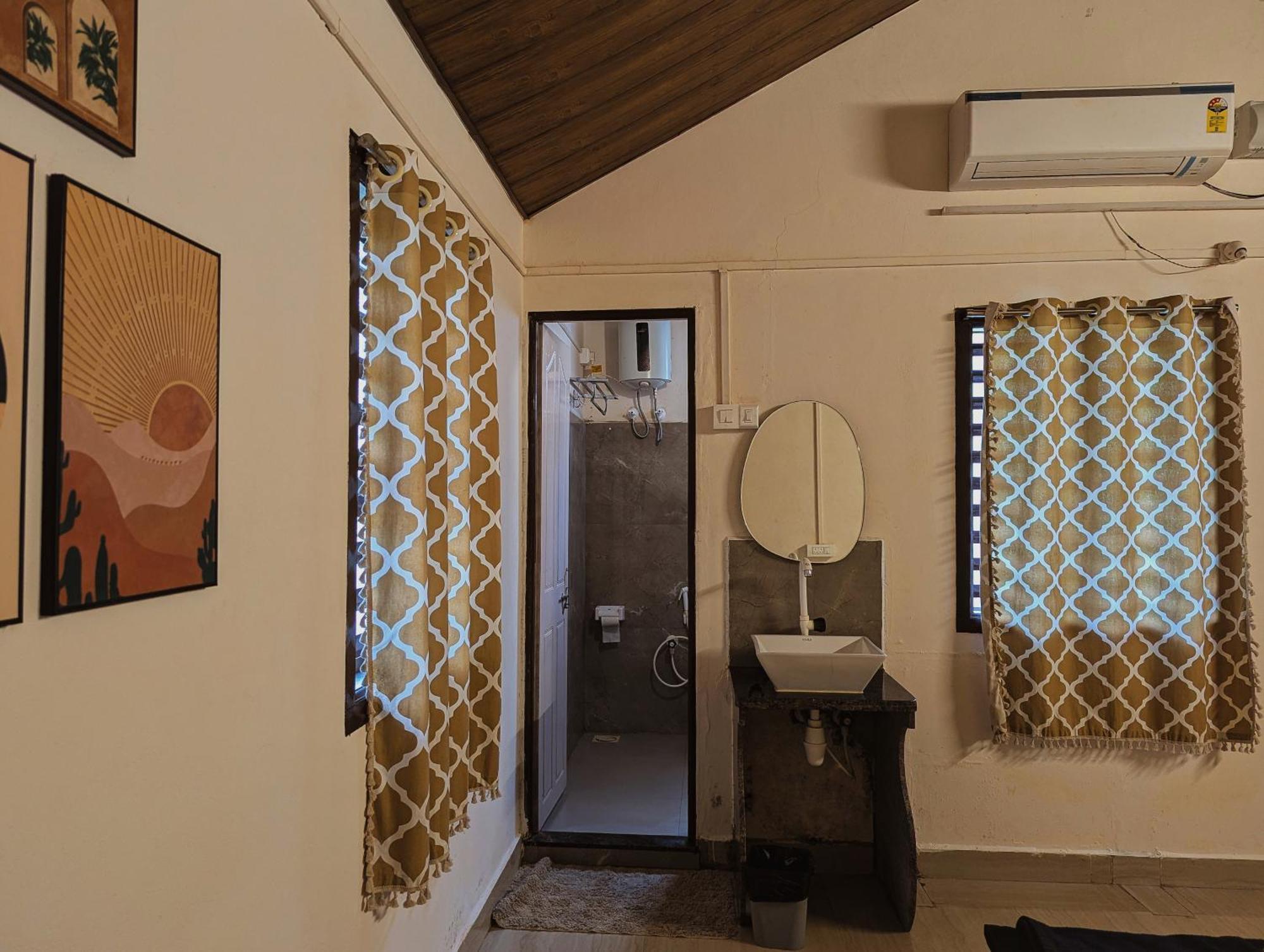 Sunset Cafe Beach Stay Gokarna  Ngoại thất bức ảnh